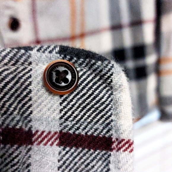 Tommy Hilfiger Men's S New York Fit Gray Plaid Long Sleeve Shirt EUC - Picture 4 of 5